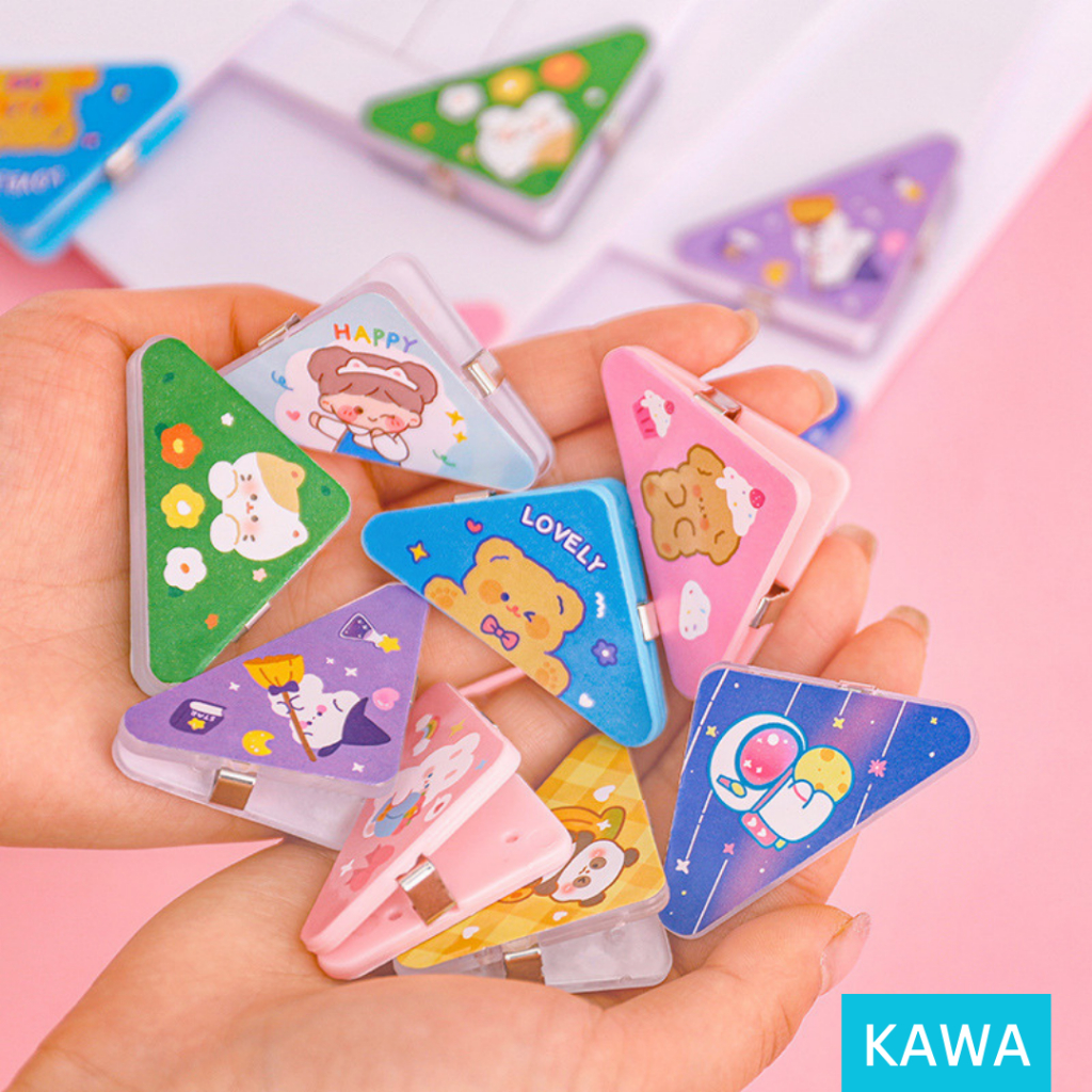 

KAWA Paper Clip Segitiga Untuk Sudut Kertas Lucu Motif Kartun Karakter Klip Penjepit Buku Aesthetic Estetik