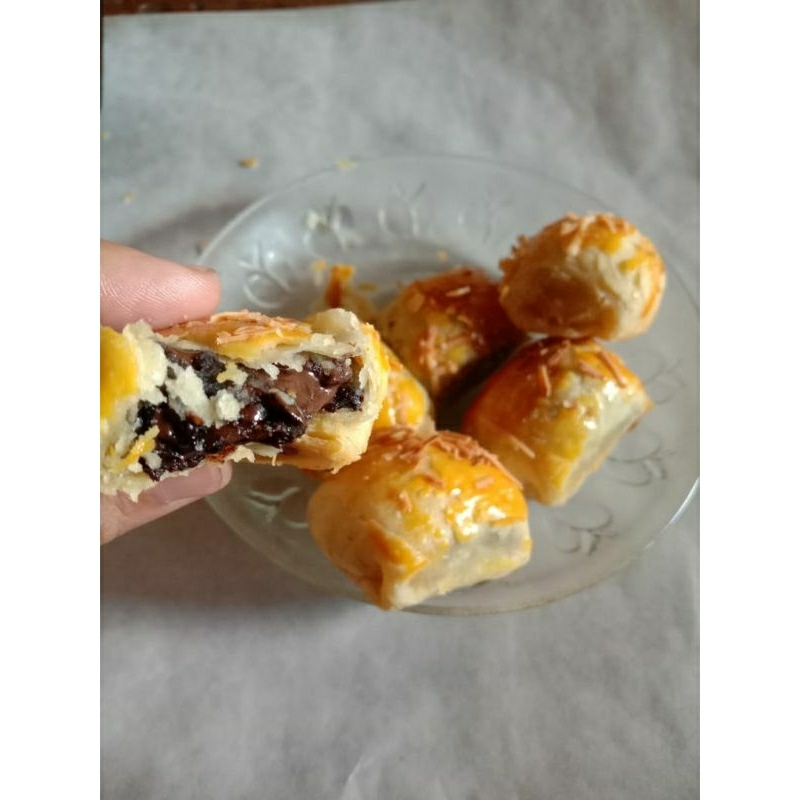 

bolen pisang coklat lumerr isi 24