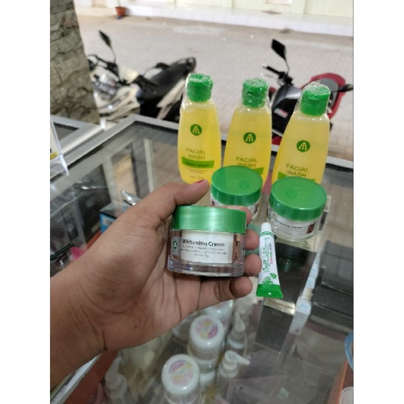 LIZ SKINCARE SATU PAKET WHITENING FLEK