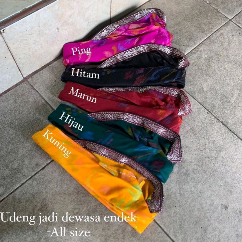 Udeng endek Lanang/Pria Adat Bali