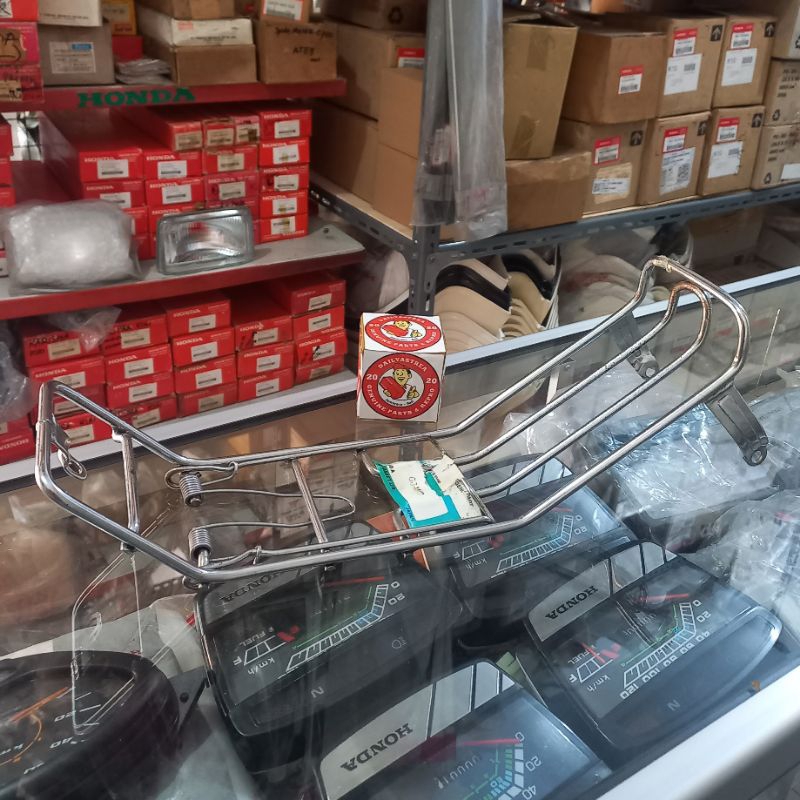 KERANJANG RAK JEPIT BAGASI TANGGA TENGAH CROME HONDA ASTREA GRAND BULUS SABIT LEGENDA ORIGINAL TGP