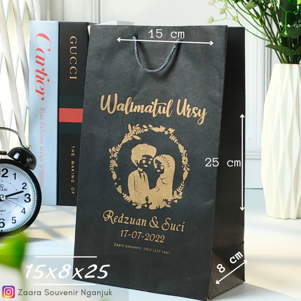 

Paper Bag Custom -15 cm x 8 cm x 25 cm-Paper Bag Kado-Paperbag Sablon-Tas Souvenir- Paperbag Hitam