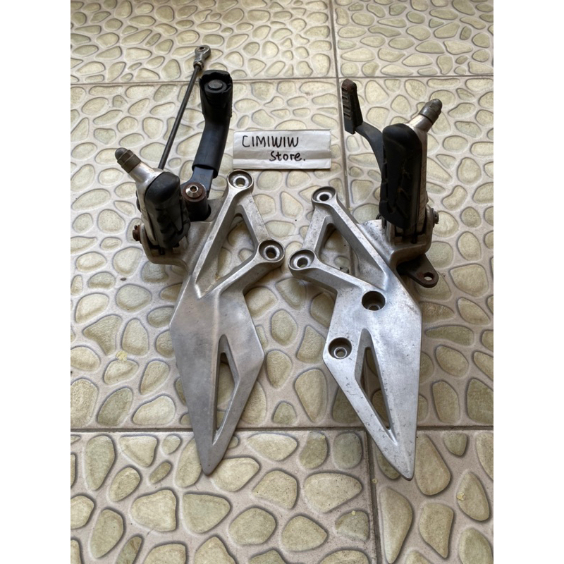 Footstep pijakan kaki step depan cbr 150 r cbr 150 led original k45g