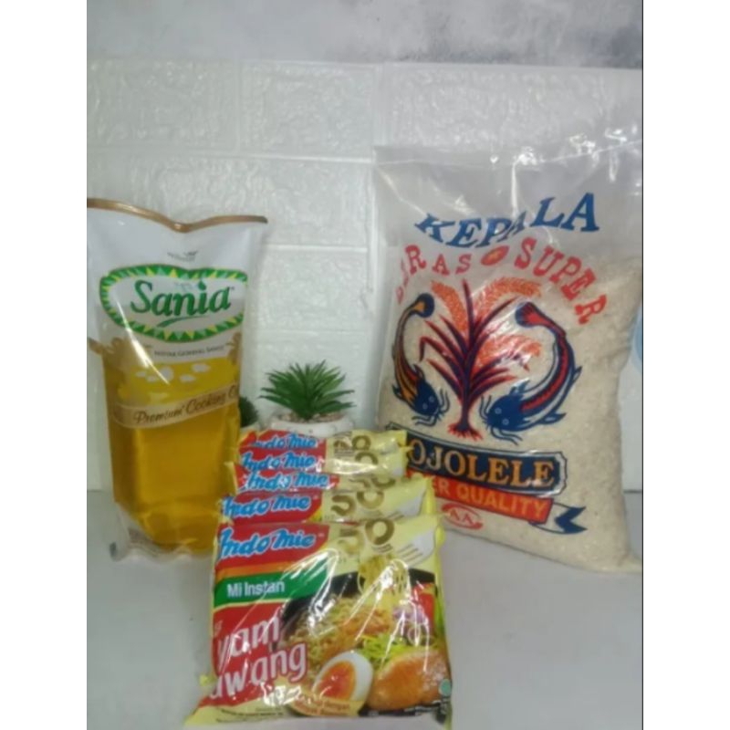 

Paket Sembako Beras 5kg Minyak 1liter Dan Mie instan 5pcs