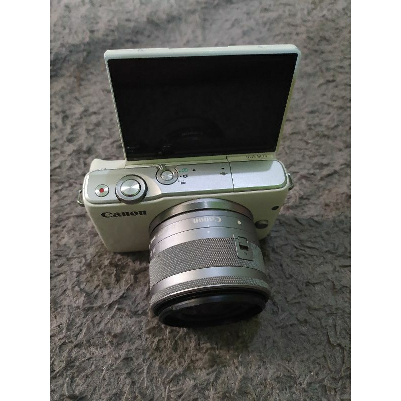 Canon M10 putih plus lensa STM