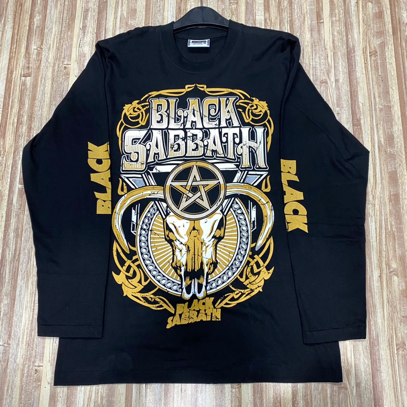 KAOS BAND BLACK SABBATH  FULL PRINT SABLON AOP BOLAK BALIK DEPAN BELAKANG IMPORT IMPOR THAI THAILAND LENGAN PANJANG VINTAGE ORI ORIGINAL ASLI BUILT UP TANPA JAHITAN SAMPING ROCKYEAH ROCK YEAH ROCK@TEES METAL ROCK LAWAS BOOTLEG  Size L P 76 L 55