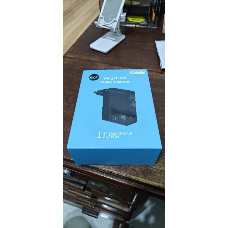 IT Plug 100 W Super Charger - Black
