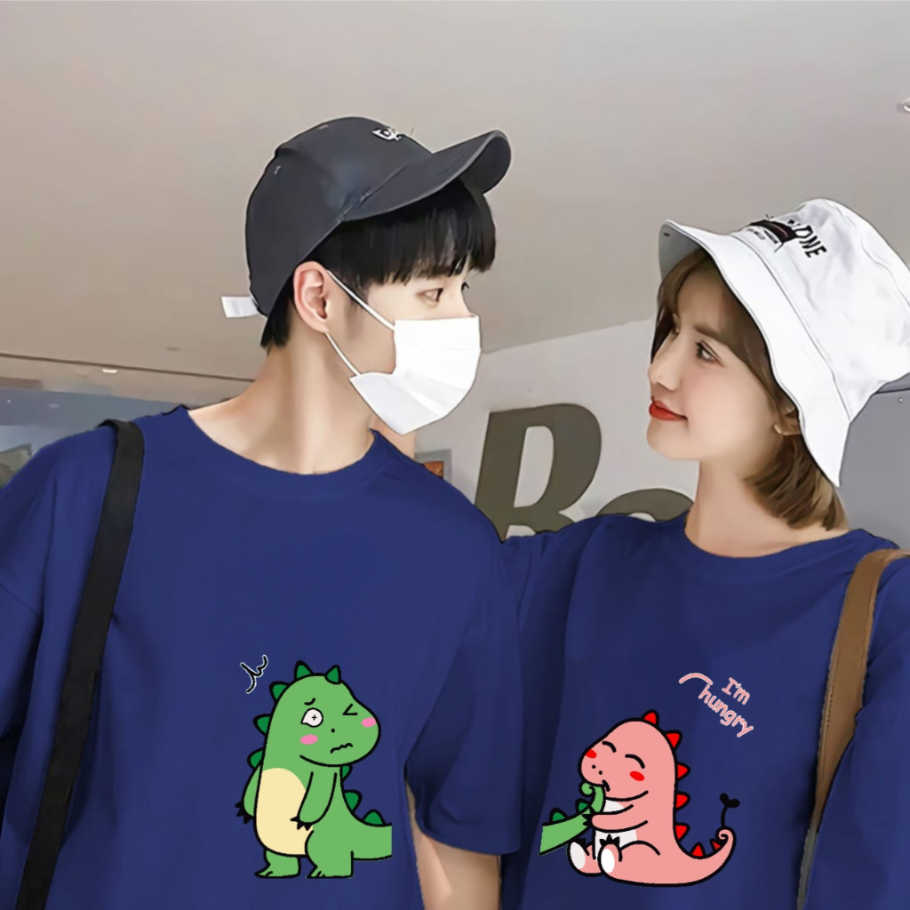 Baju Couple pasangan Dino PINK HIJAU Kaos Couple Pasangan Bahan Katun Premium Pria Wanita Baju Kapelan Cewek Cowok Harga Murah Dan Keren Baju Oblong Couple Laki Laki Perempuan Terbaru Kekinian Tahun Ini Bisa Cod