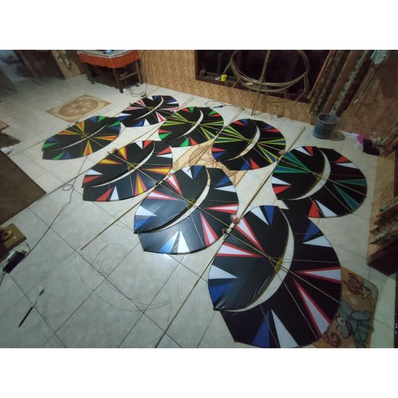 Layangan Pegon ceper 1,2 meter motif simpel (warna acak)