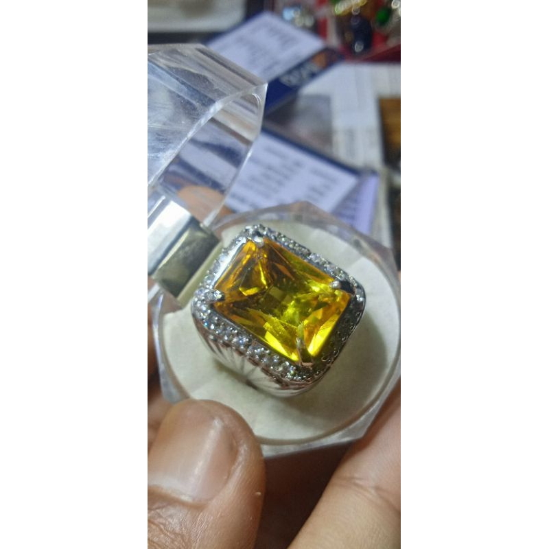 Yellow topaz