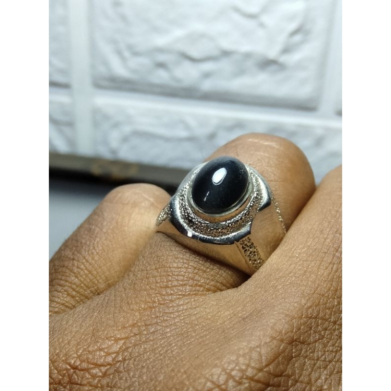 batu cincin mata kucing hitam
