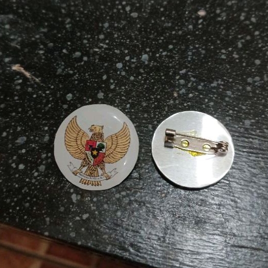 Pin Bros Garuda Pancasila Warna Dasar Putih Bulat Resin - Pin Aksesoris Garuda