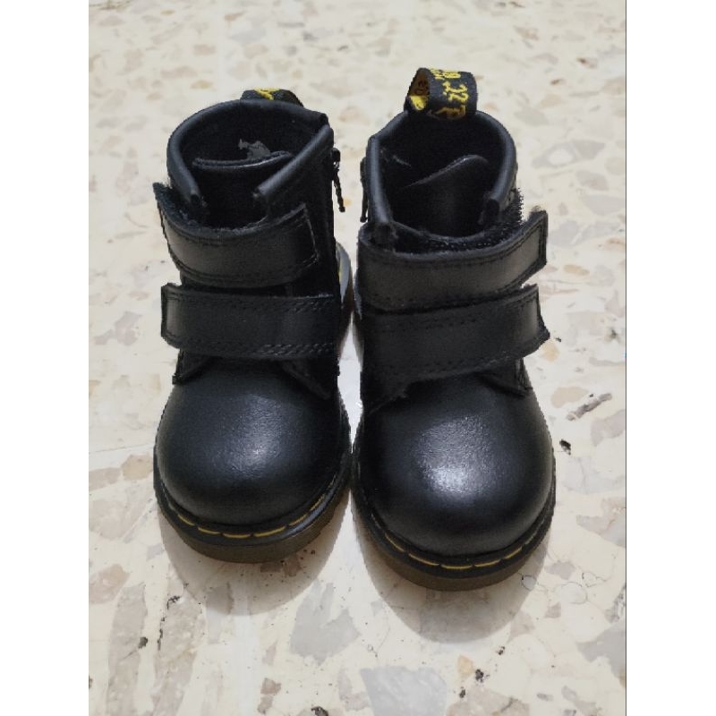 sepatu anak Dr Martens