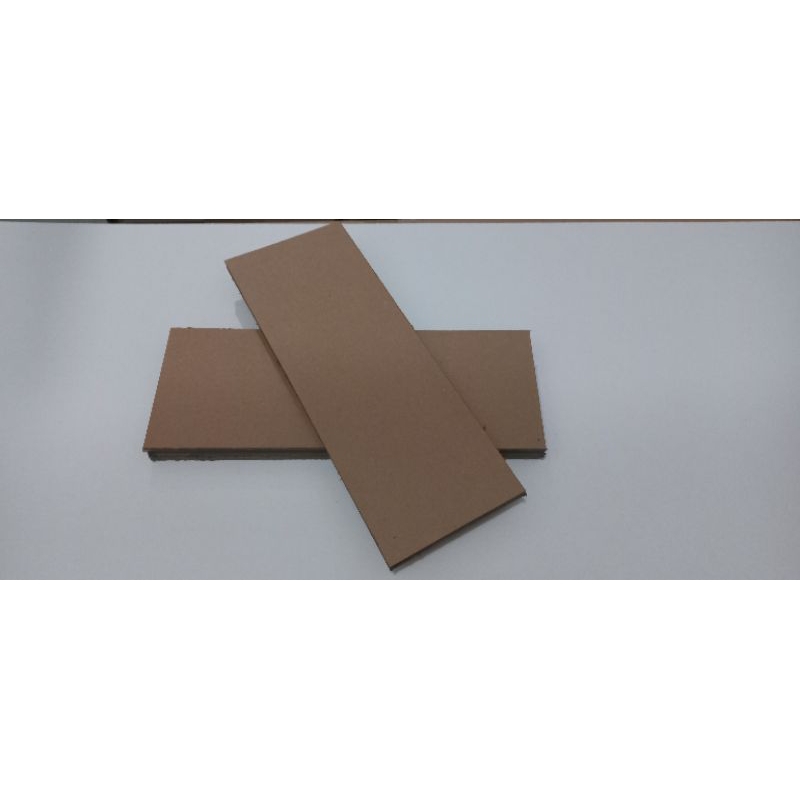 

board karton laminasi 30, karton tebal, bahan hard box, lembaran ukuran 44x16 Cm ( isi 10 Lembar )