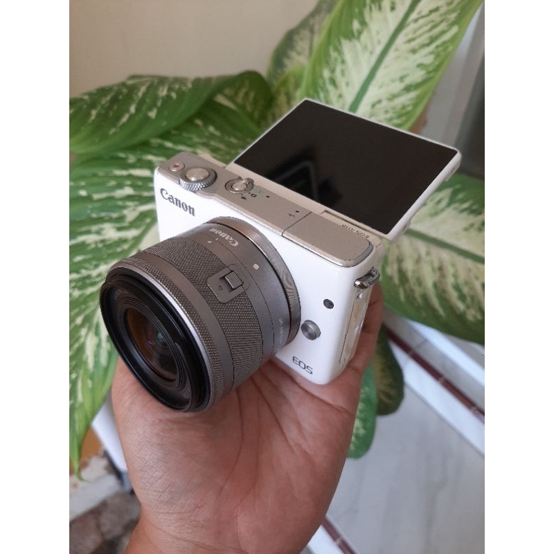 Mirrorless Canon M10