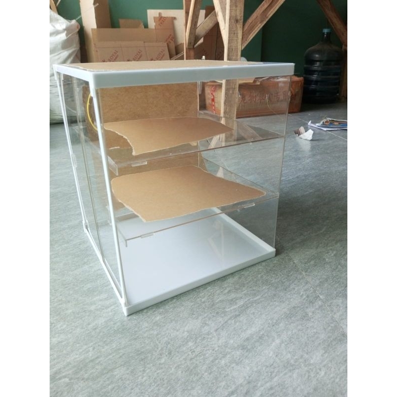 Etalase makanan kue, donat, roti,sosis