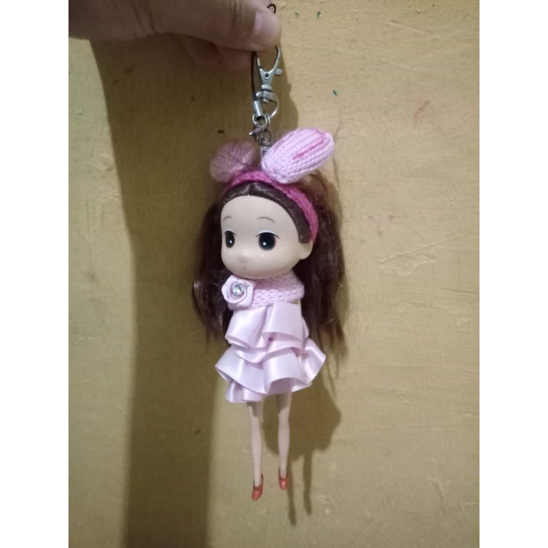 Gantungan kunci boneka kecil barbie