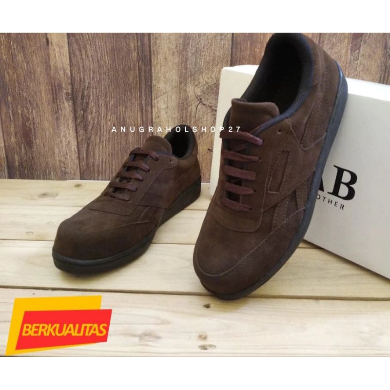 Sepatu Sneakers Safety Tali Pria