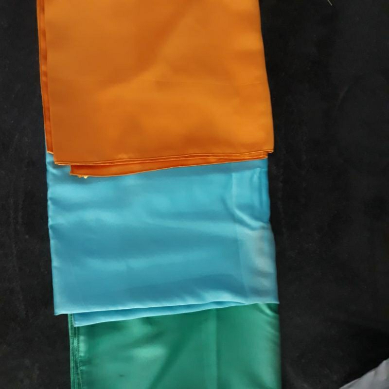 kerudung segi empat arrafi satin