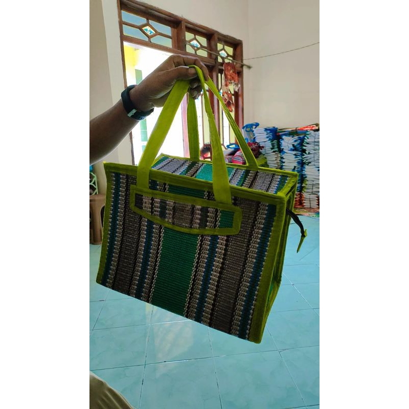 tas tenun-tas tikar-tas berkat-tas boks muat 2 kardus nasi ukuran 22 x 22 cm