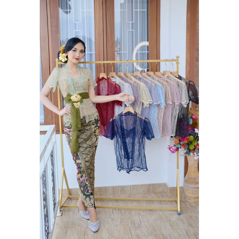 KEBAYA TILE AKAR SALUR PENDEK