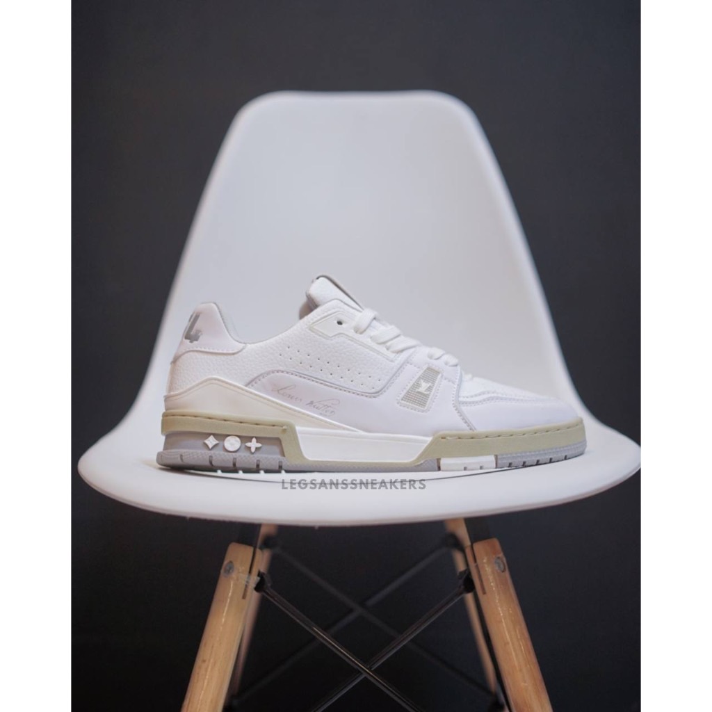 Sepatu LV Trainer White Cream