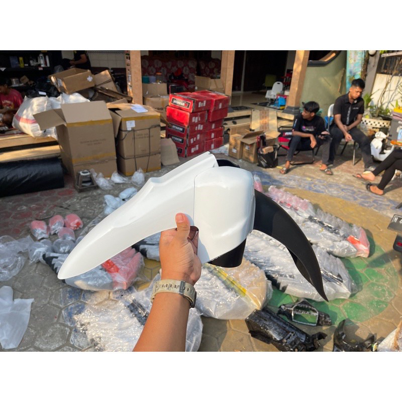 SLEBOR/SPAKBOR DEPAN YAMAHA 125Z 125ZR COVER FRONT FENDER YAMAHA 125Z 115ZR PNP FIZ R FORCE1 PUTIH