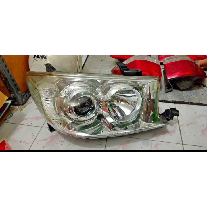 Headlamp lampu depan toyota fortuner 2010