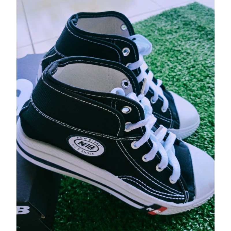 sepatu sekolah SD SMP/sepatu sekolah hitam putih tali