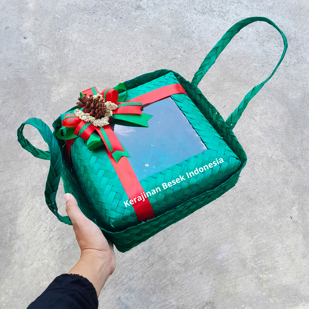 

BESEK NATAL FREE HANG TAG NATAL Besek jinjing warna MPS ANEKA ukuran Besek nasi Besek ayam utuh Goodie bag Hampers natal Box mika Christmas window box Box cookies natal Parsel natal