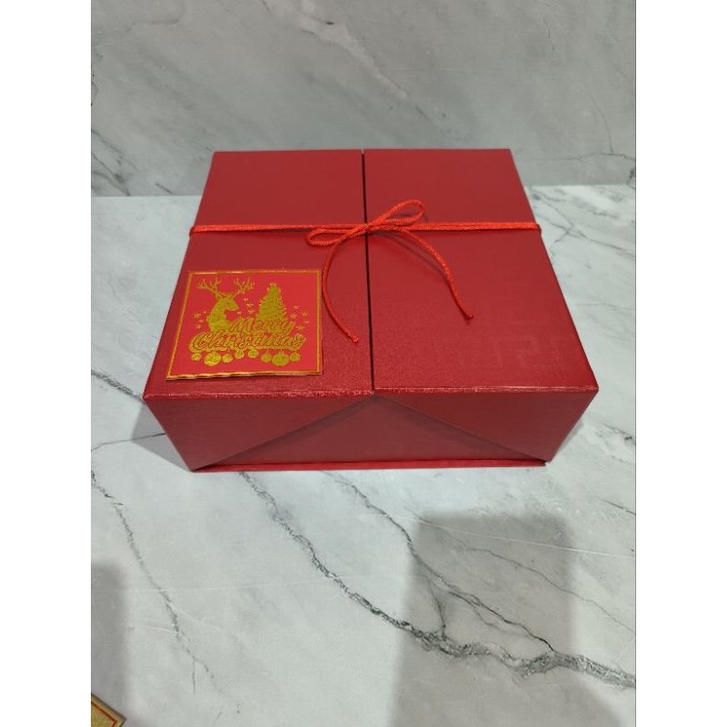 

Hardbox Merah Model Piramid Natal/Christmas
