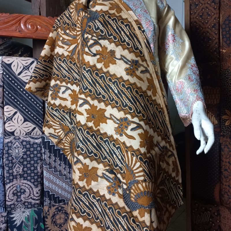Jarik Batik Semi Tulis Pewarnaan Alami Soga Genes Solo Lereng Manuk