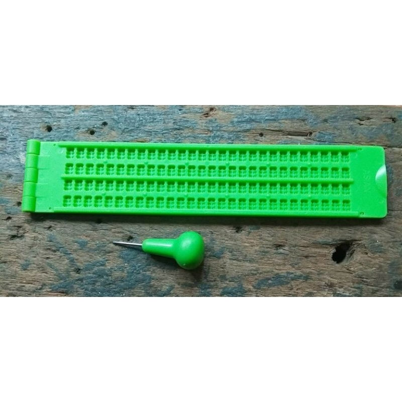 

Riglet 4 baris di lengkapi pena/stylus panjang 22cmx4cm.