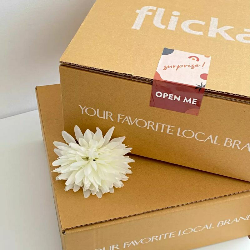 

box packing flicka | box saja