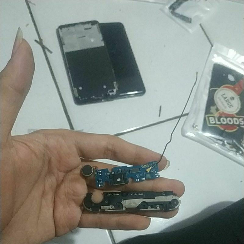 FLEKSIBLE BOARD CAS BEKAS LENOVO L18081