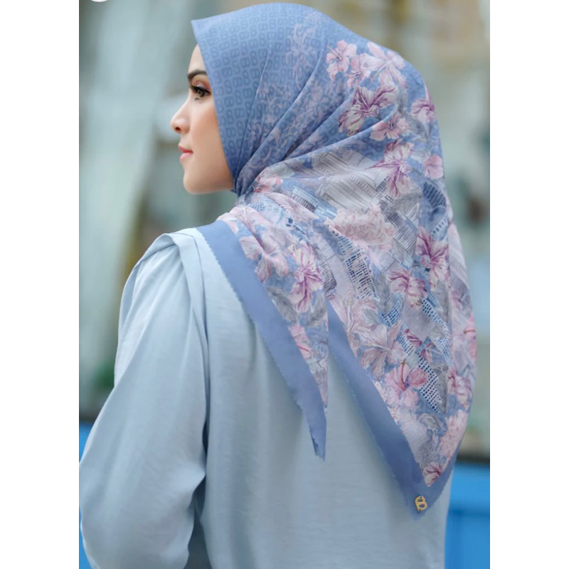 Preloved The Malaya Series Buttonscarves warna Sky