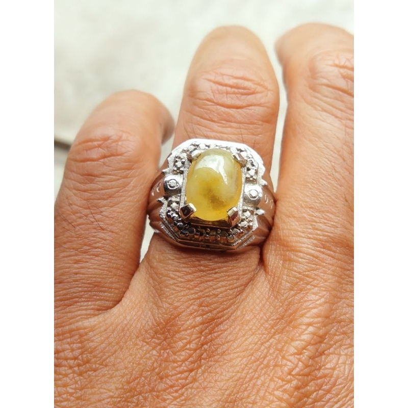 Yakut/yellow sapphire