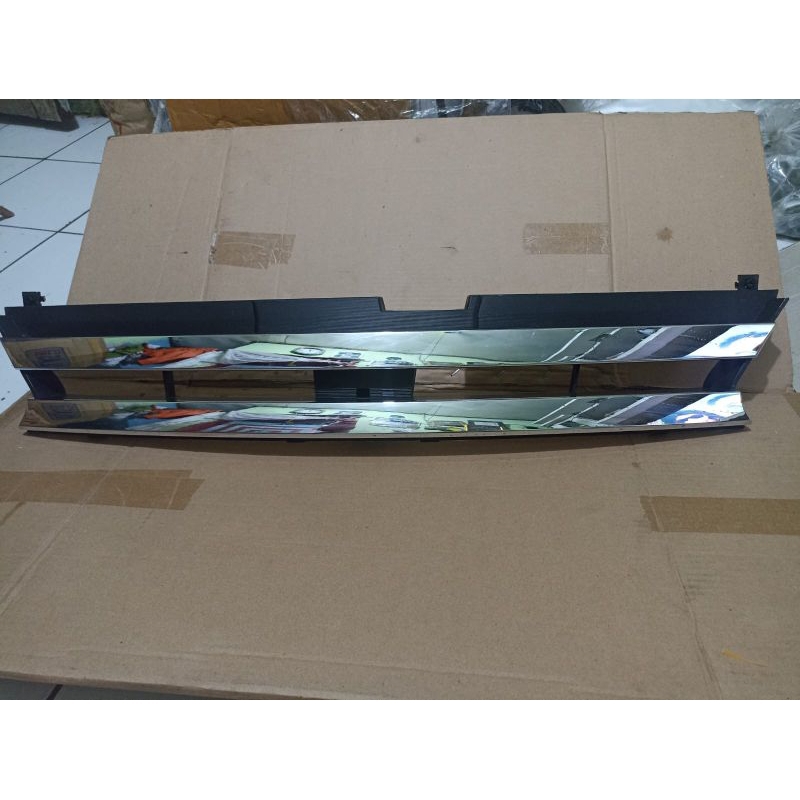 Grill Nissan Serena Autech