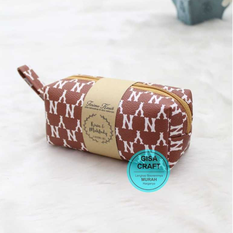 Gisacraft souvenir dompet boxy ukuran +- 14 x 6 x 7 cm  bahan vinyl sintetis motif coklat muda denga