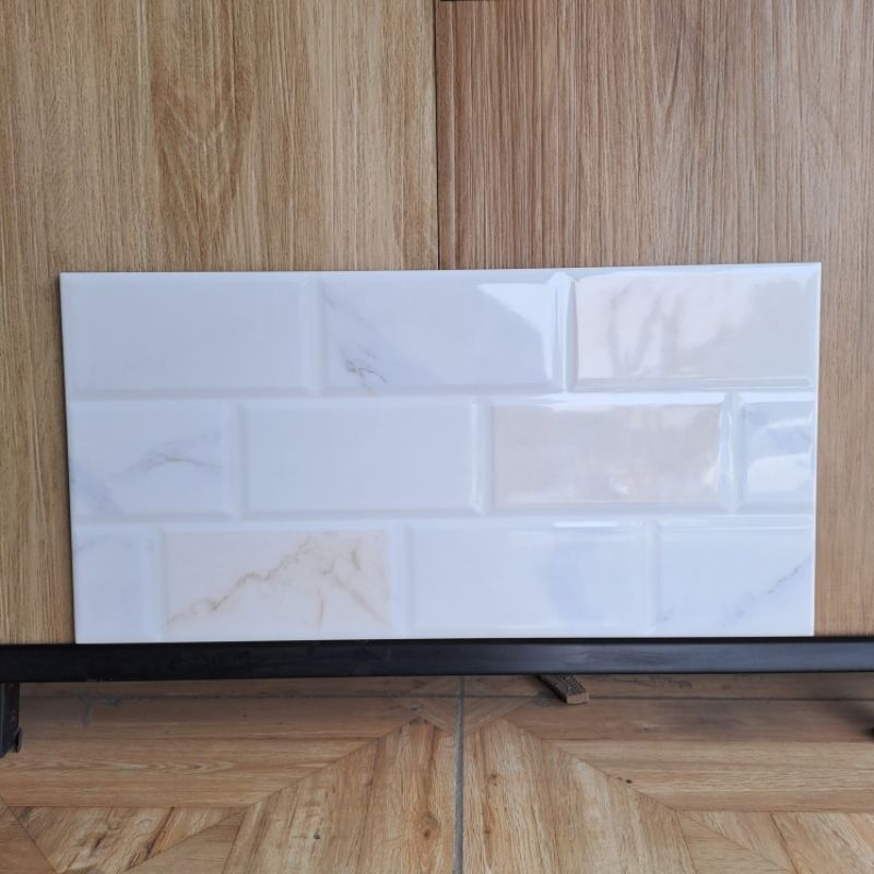 keramik dinding mulia signature / keramik dinding dapur / keramik dinding motif bata glossy / kerami