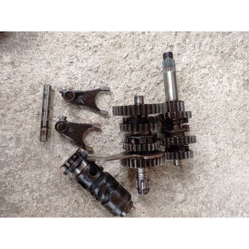 gigi transmisi Supra x 125 karbu karisma ori