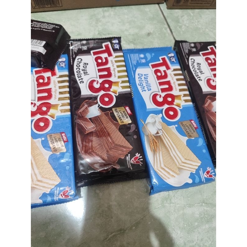 

Wafer Tango isi vanila dan coklat 110g