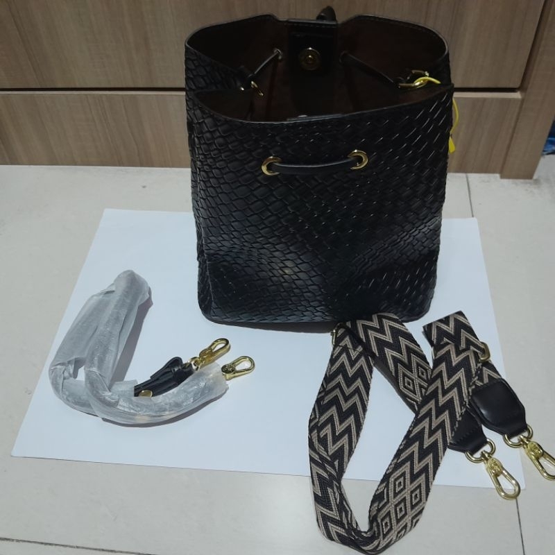 Tas Yuni Shara Tas Selempang Wanita Tas Serut Terkini