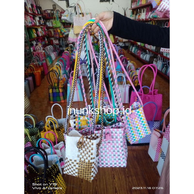 (FREE PELANGI)Tas hp jali anyaman muat hp dan dompet lipat