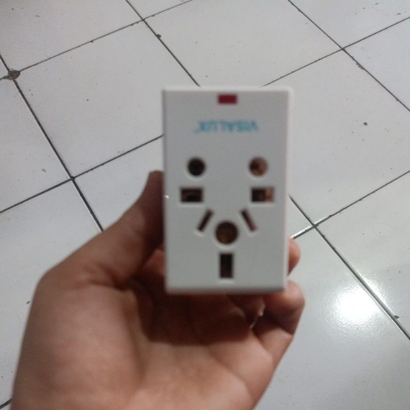 colokan kaki 3 merk visalux