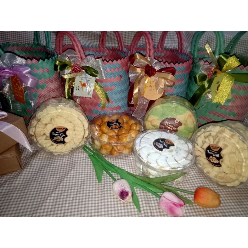 

Aneka Hampers Kue Kering