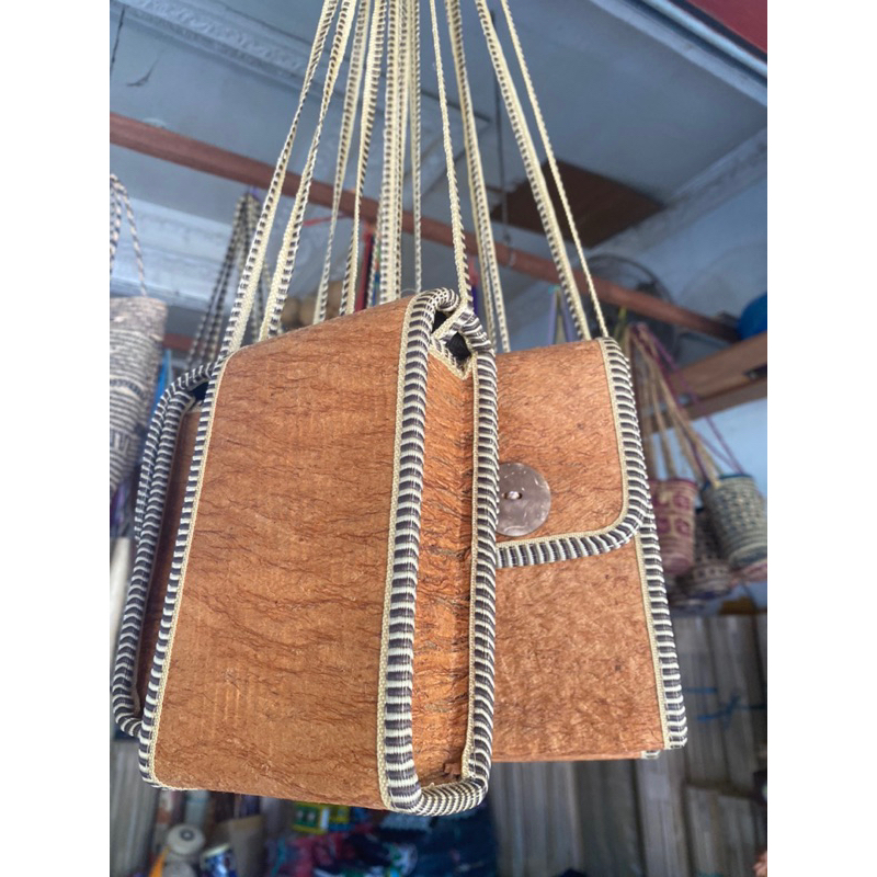 Tas Selempang Kulit Kayu Asli Dayak Kalimantan | Tas Selempang | Tas kulit Kayu | Tas handphone |