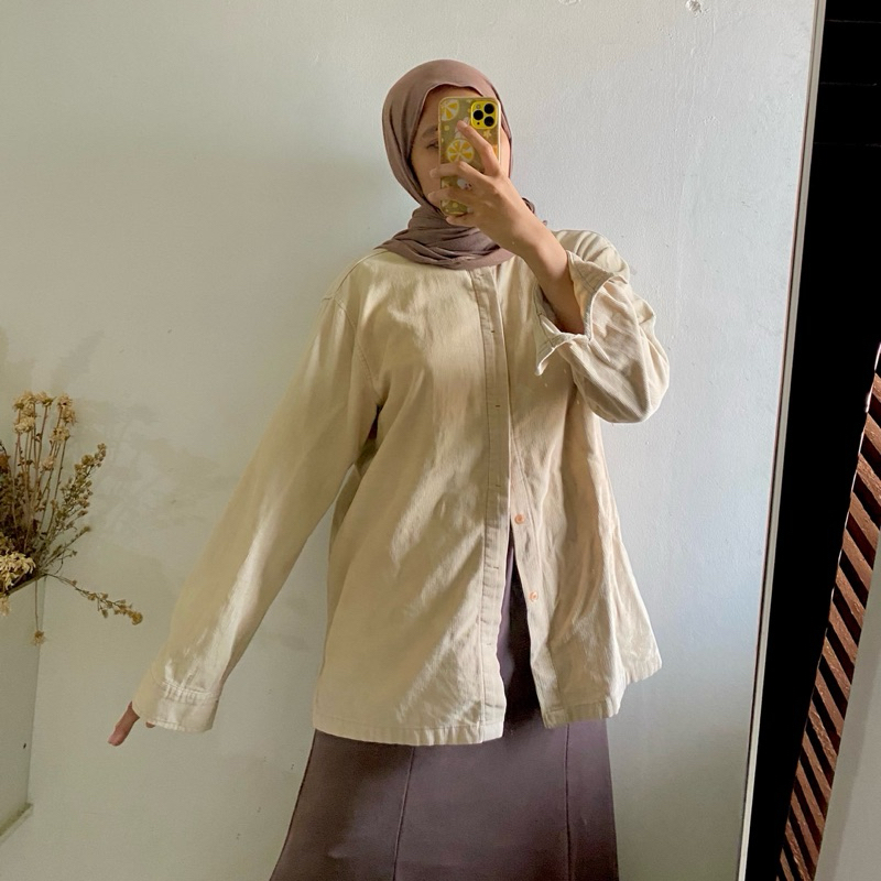 Preloved Kemeja Corduroy Oversized Wanita