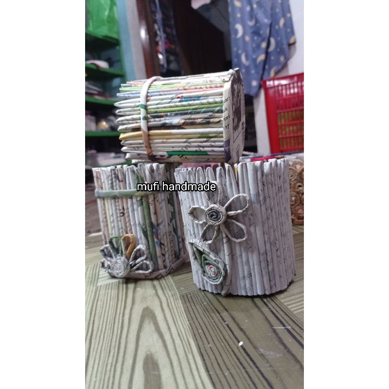 

tempat pensil lintingan kertas koran/tempat pensil aestetic/tempat pensil daur ulang