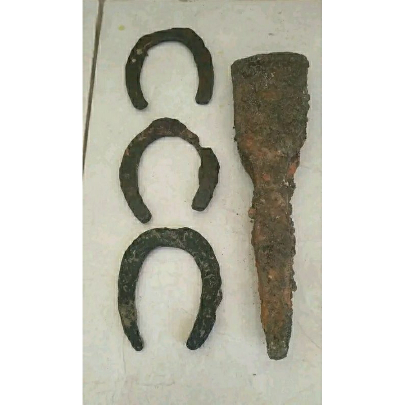 temuan barang kuno temuan dasar sungai